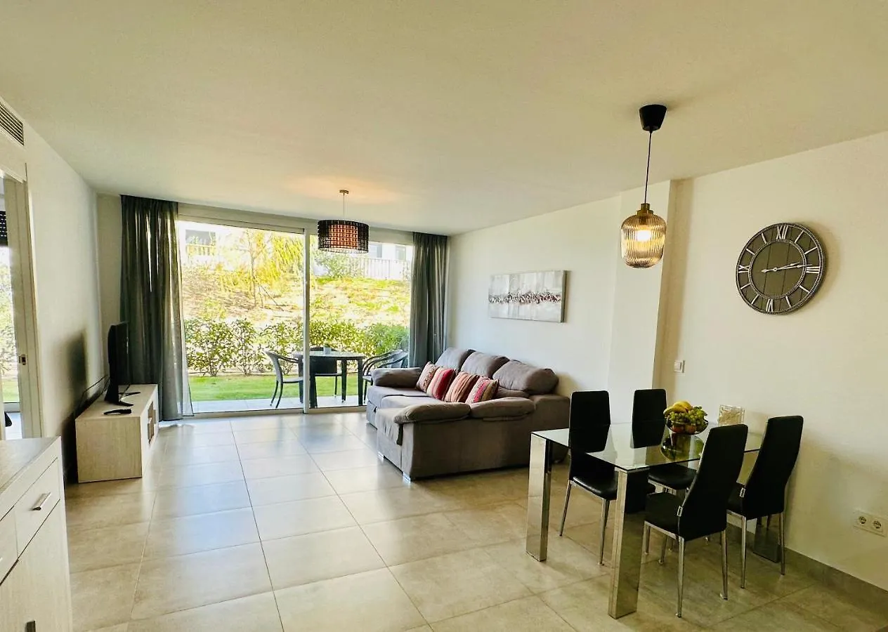 2-Bedroom-Apartment With A Terrace, Pool, Gym Málaga